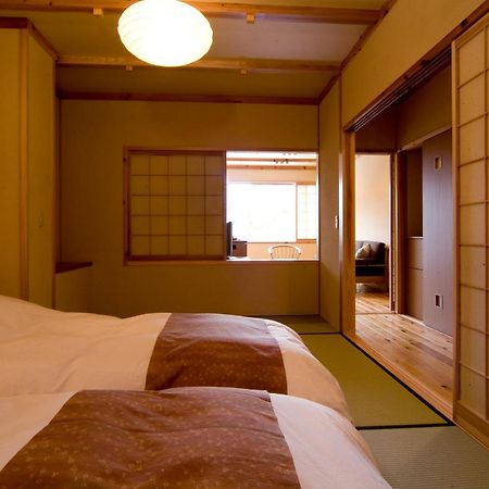 Miyama Ouan Kyoritsu Resort Такаяма Экстерьер фото A room at the hotel