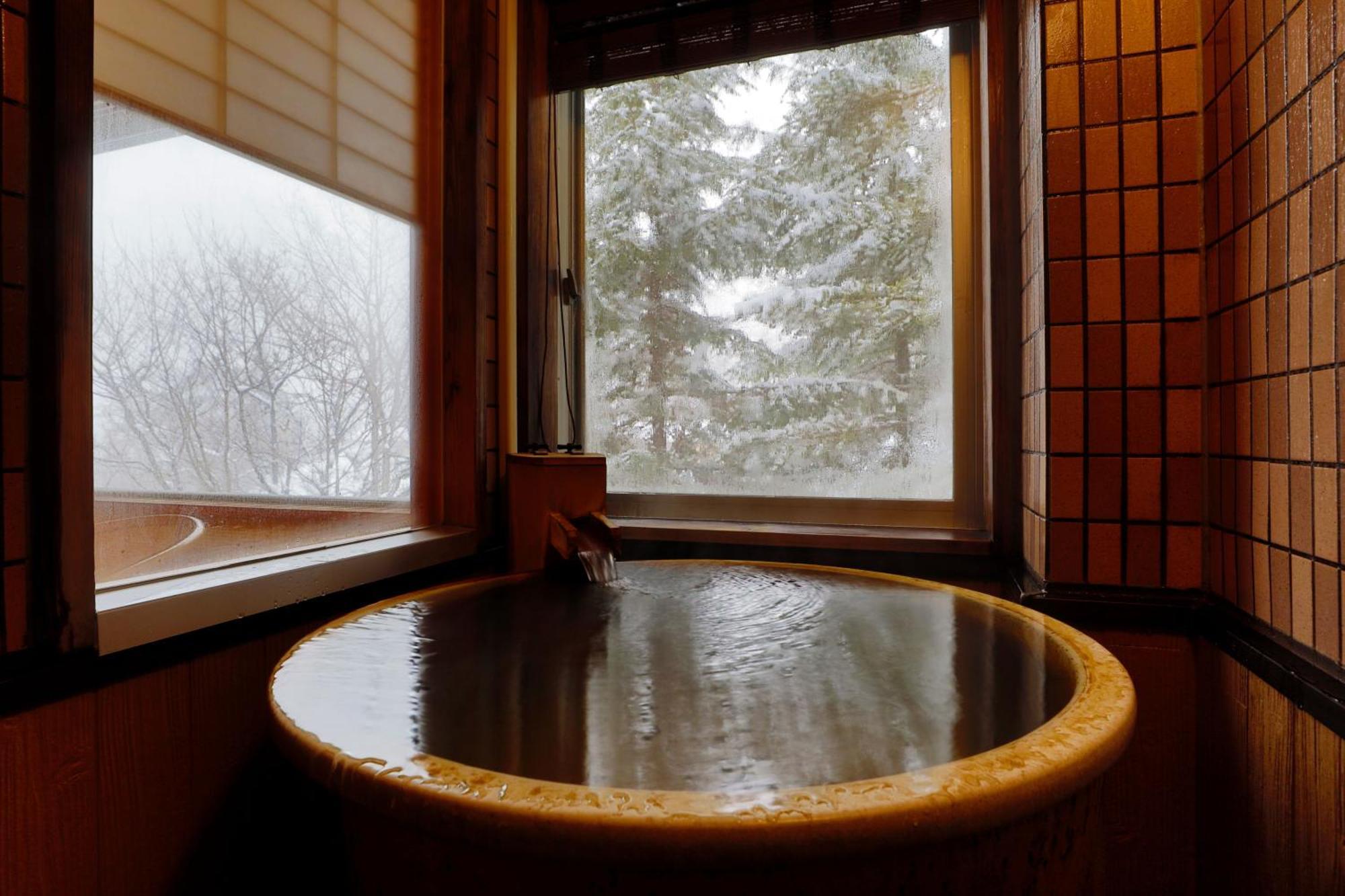 Miyama Ouan Kyoritsu Resort Такаяма Экстерьер фото A traditional Japanese onsen