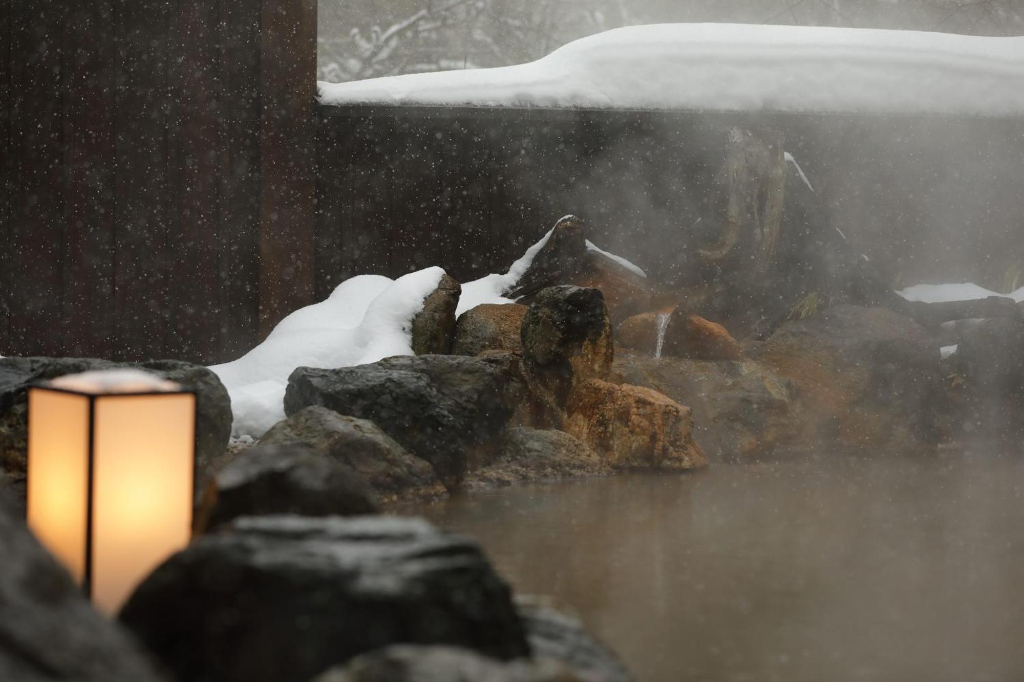 Miyama Ouan Kyoritsu Resort Такаяма Экстерьер фото A hot spring in Japan