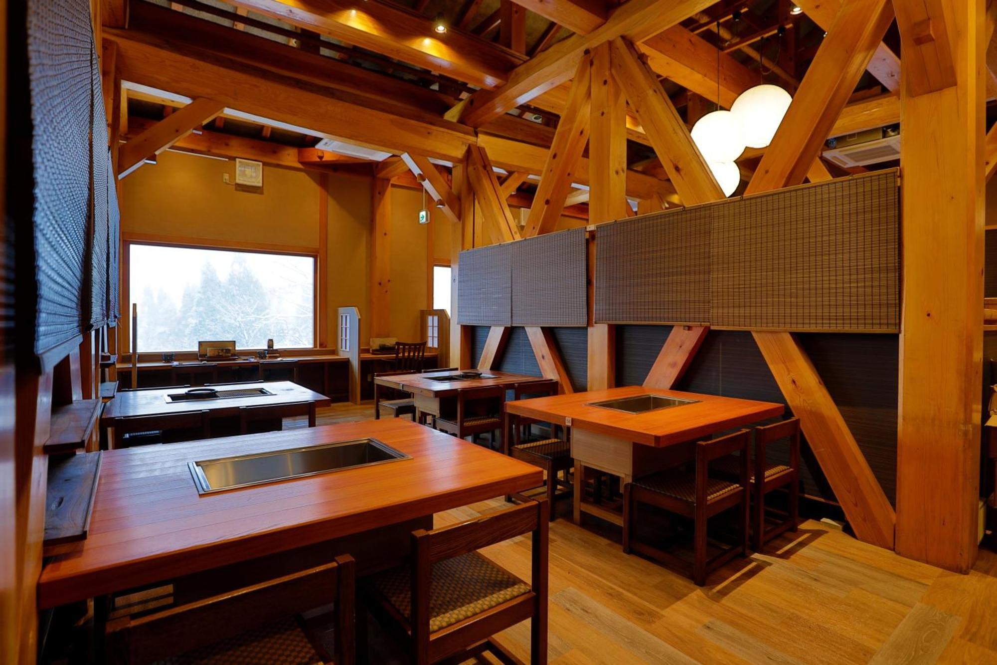 Miyama Ouan Kyoritsu Resort Такаяма Экстерьер фото Interior of a restaurant in Japan