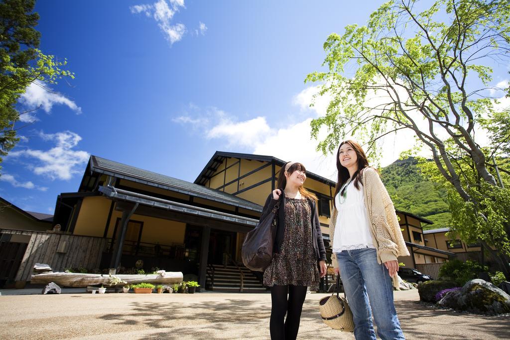 Miyama Ouan Kyoritsu Resort Такаяма Экстерьер фото A traditional Japanese house in Takayama