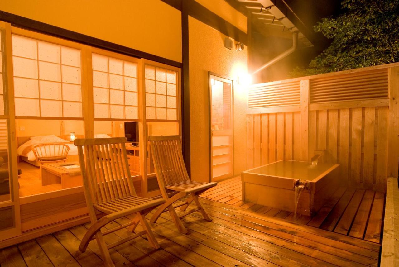 Miyama Ouan Kyoritsu Resort Такаяма Экстерьер фото A private onsen